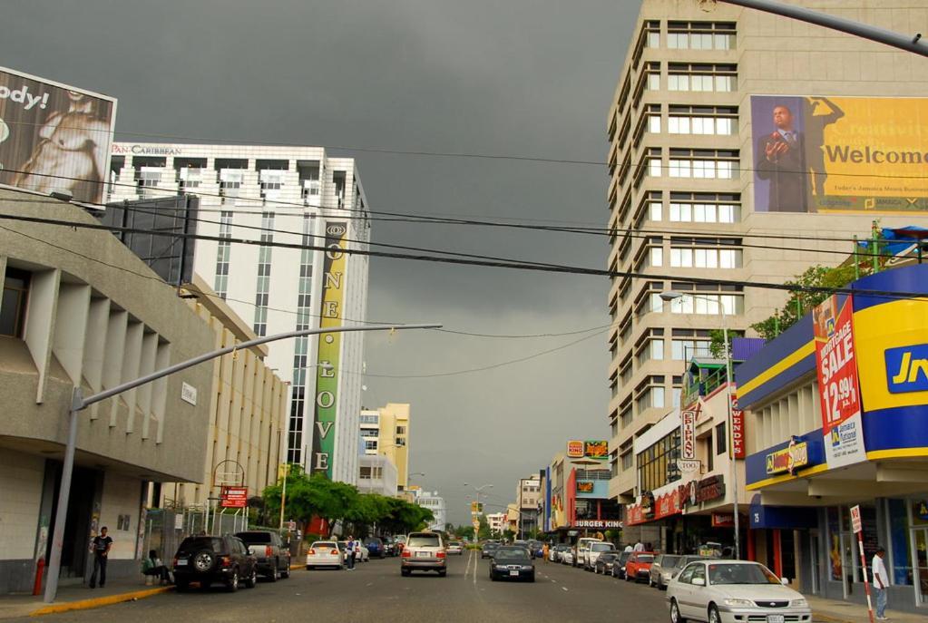 Cheerful 2 - Bedroom Townhouse With Free Parking In New Kingston Luaran gambar
